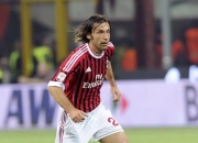 米兰体育中国官网-AC米兰后卫表现出色，赢得主教练称赞和球迷喝彩