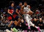 米兰体育投注-关于雄鹿再胜骑士，字母哥状态火爆引领球队取胜的信息