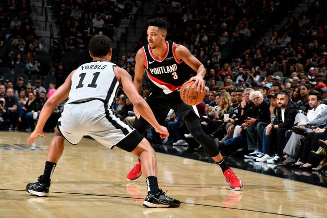 包含开拓者客场逆转马刺，实现惊险胜利的词条