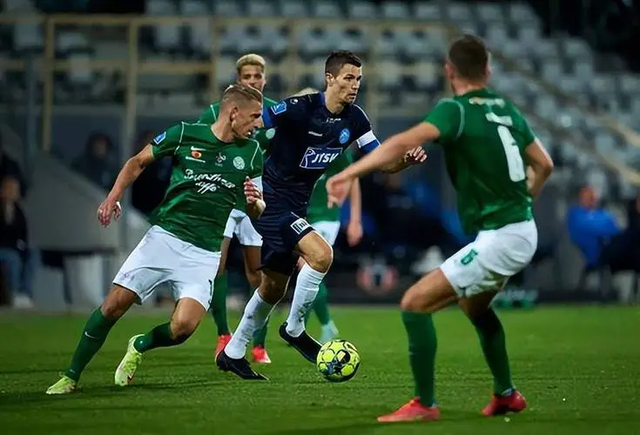 包含西汉姆联主场不敌对欧战资格迈入了危机的词条