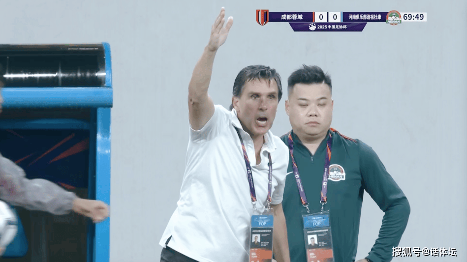 率先进球者占据优势,赛场氛围瞬间紧张 率先进球者占据优势,赛场氛围瞬间紧张