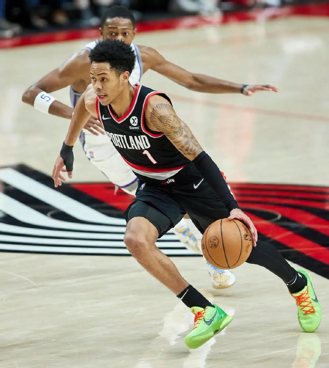 开拓者队不敌对手暂时落后西部半决赛