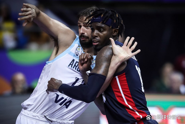 斯洛伐克队逆转胜利，成功晋级淘汰赛