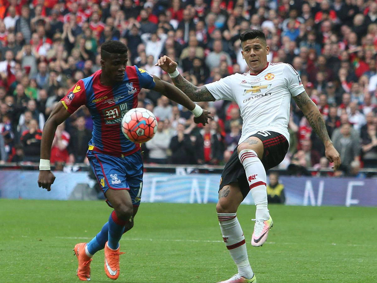 曼联客场逆转水晶宫，保住前四席位的简单介绍