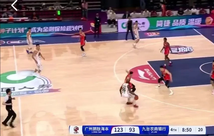 广东主场大胜吉林,保持领先位置 广东主场大胜吉林,保持领先位置