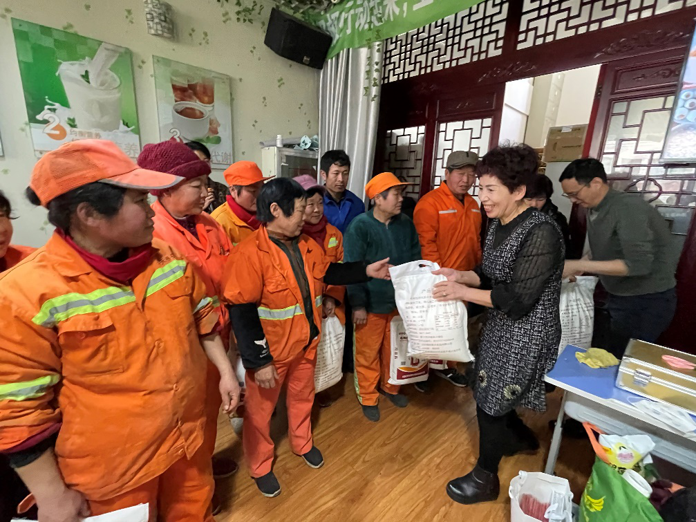 博努奇积极参与慈善活动，用行动传递温暖与关爱