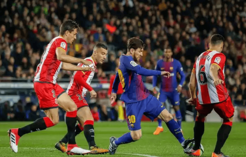 包含赫罗纳队在比赛中尽显团队精神的词条