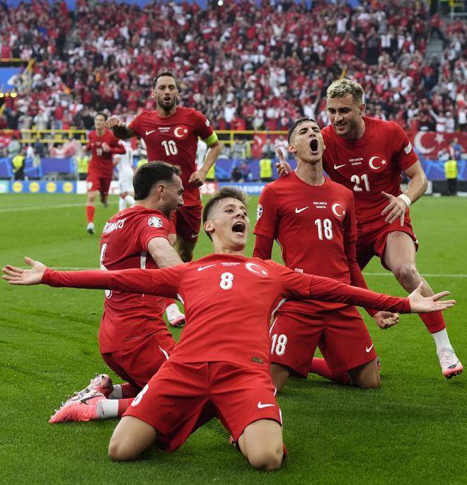 包含欧预赛:冰岛队战平土耳其,出局压力不断加大的词条 包含欧预赛:冰岛队战平土耳其,出局压力不断加大的词条