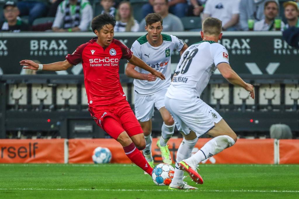 包含格拉德巴赫遇挫！客场德比失利，柏林赫塔取得胜利的词条