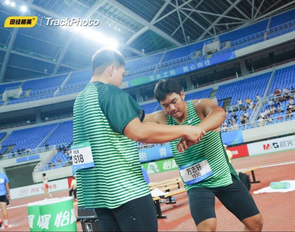 选手发挥出色，赛场气氛火爆