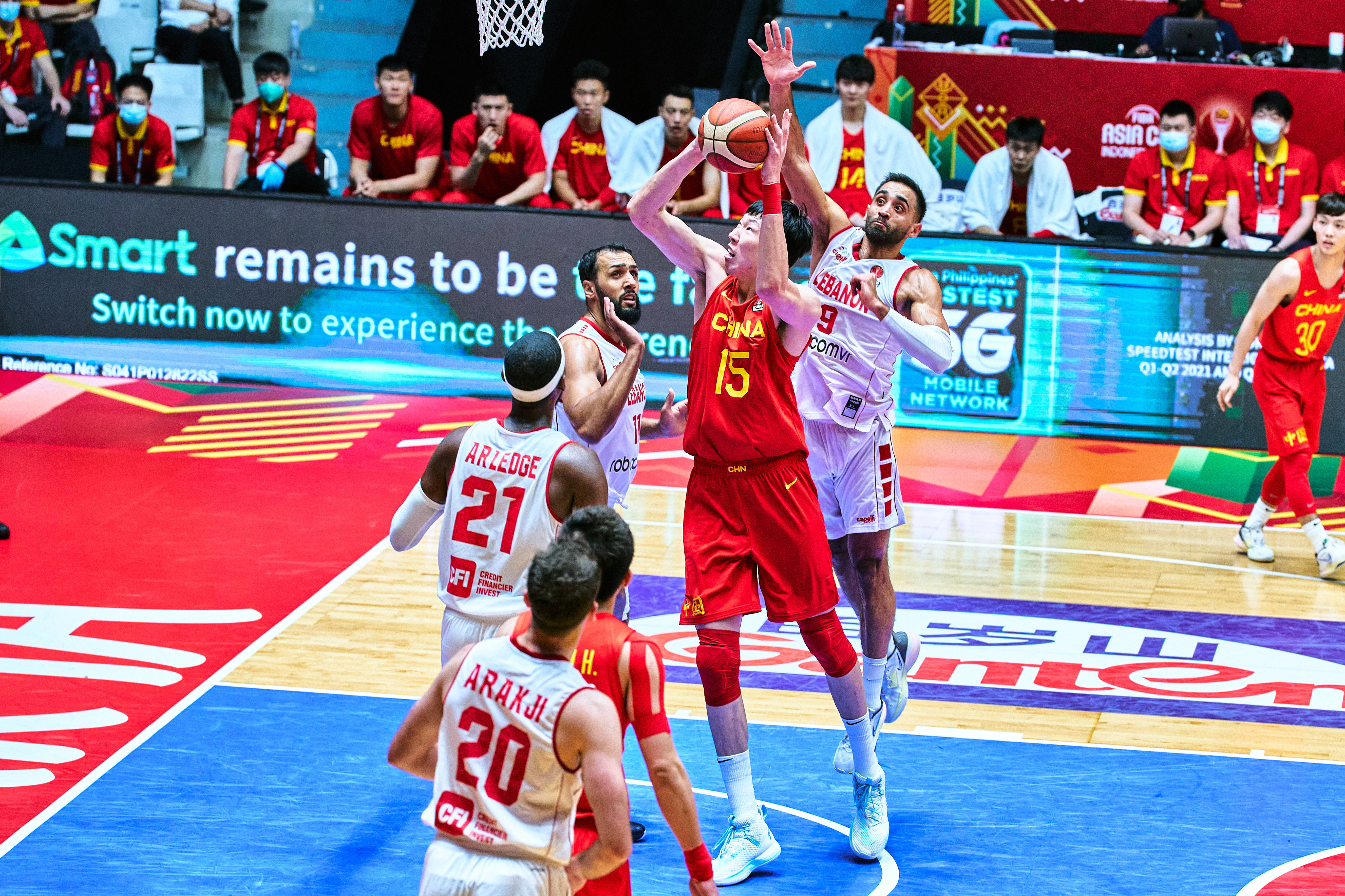 关于后卫一夫当关，帮助球队守住胜利的信息