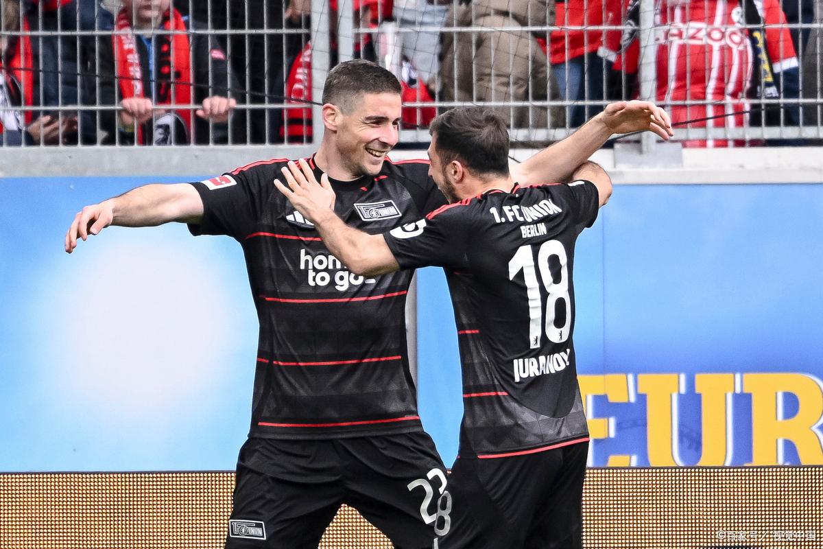 包含多特蒙德客场不敌弗赖堡，失去领头羊位置的词条