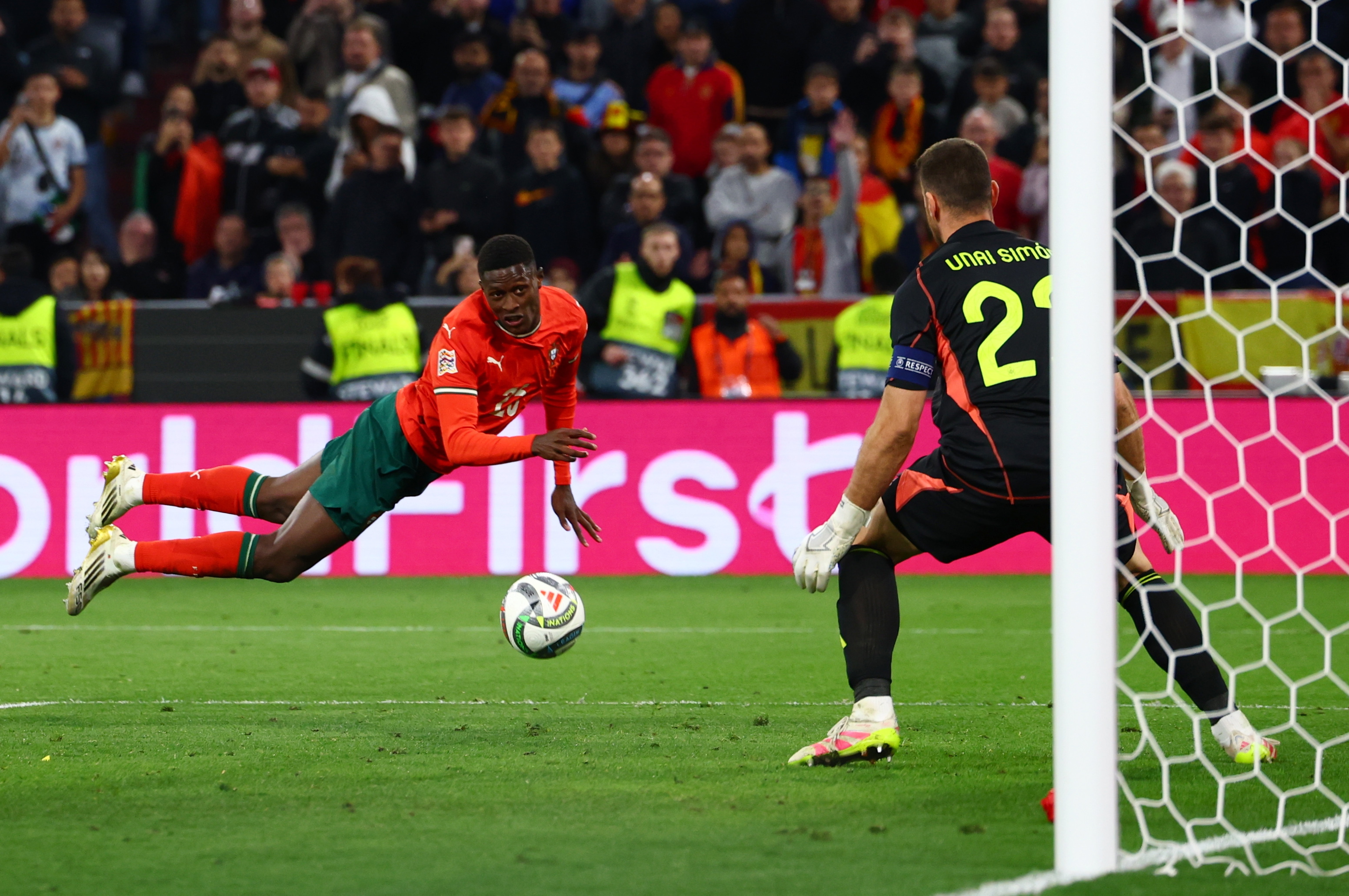 拼搏角逐！国家队备战欧洲预选赛的简单介绍