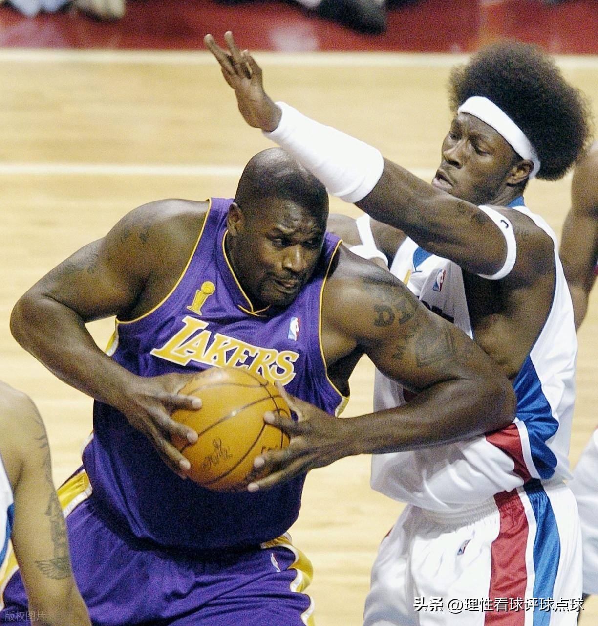 对手猛烈对抗，斗志昂扬争分夺秒的简单介绍