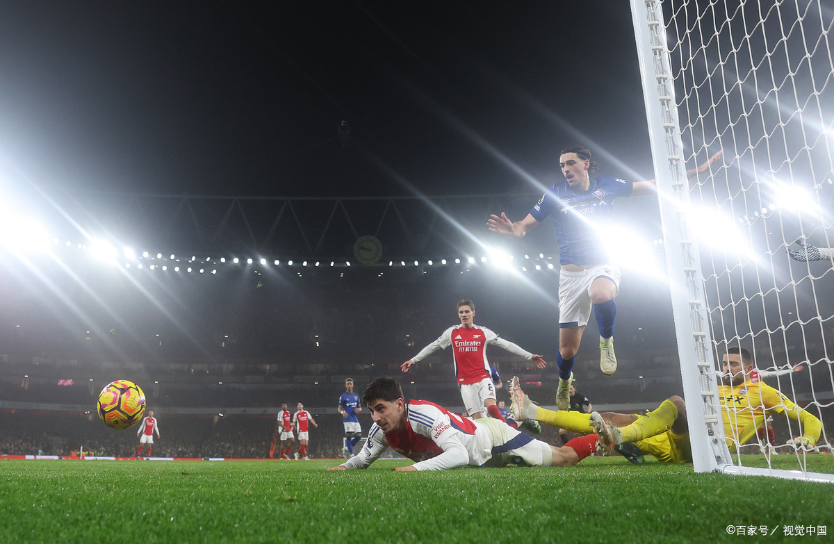 关于沃尔夫斯堡胜出，主场击败对手，取得胜利的信息